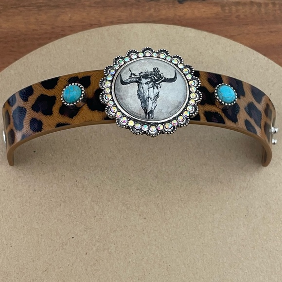 🎉❤️Leopard Turquoise Iridescent Crystal Bezel Steer Cuff Bracelet - Picture 3 of 4